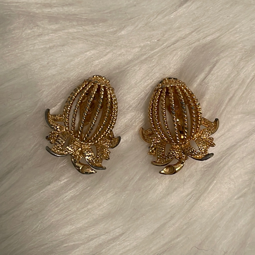 Vintage Monet Gold Tone Pineapple Clip Earrings